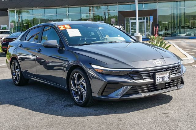Certified 2025 Hyundai Elantra SEL FWD image 3