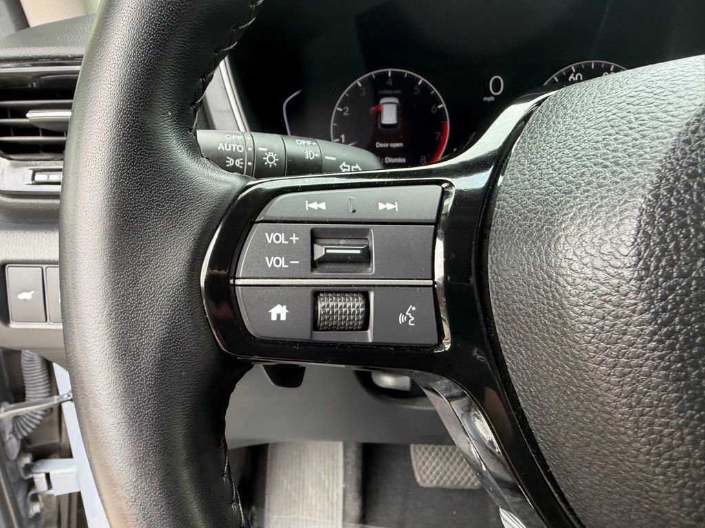 Certified 2025 Honda Pilot Touring image 23