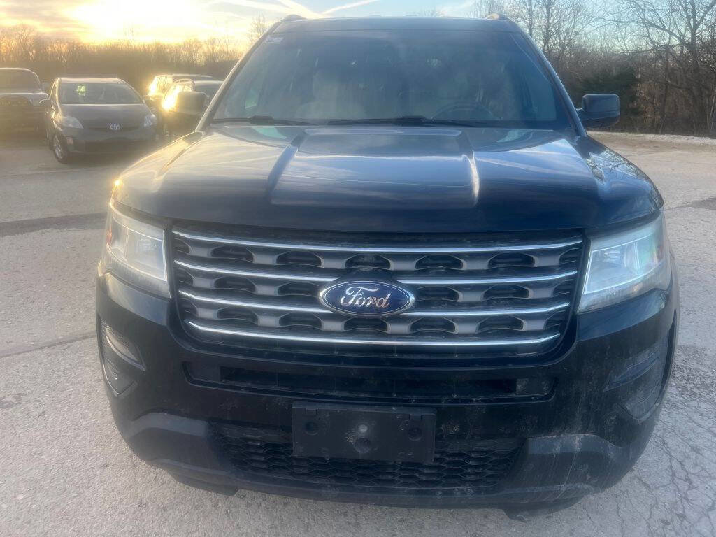 Used 2017 Ford Explorer FWD image 2