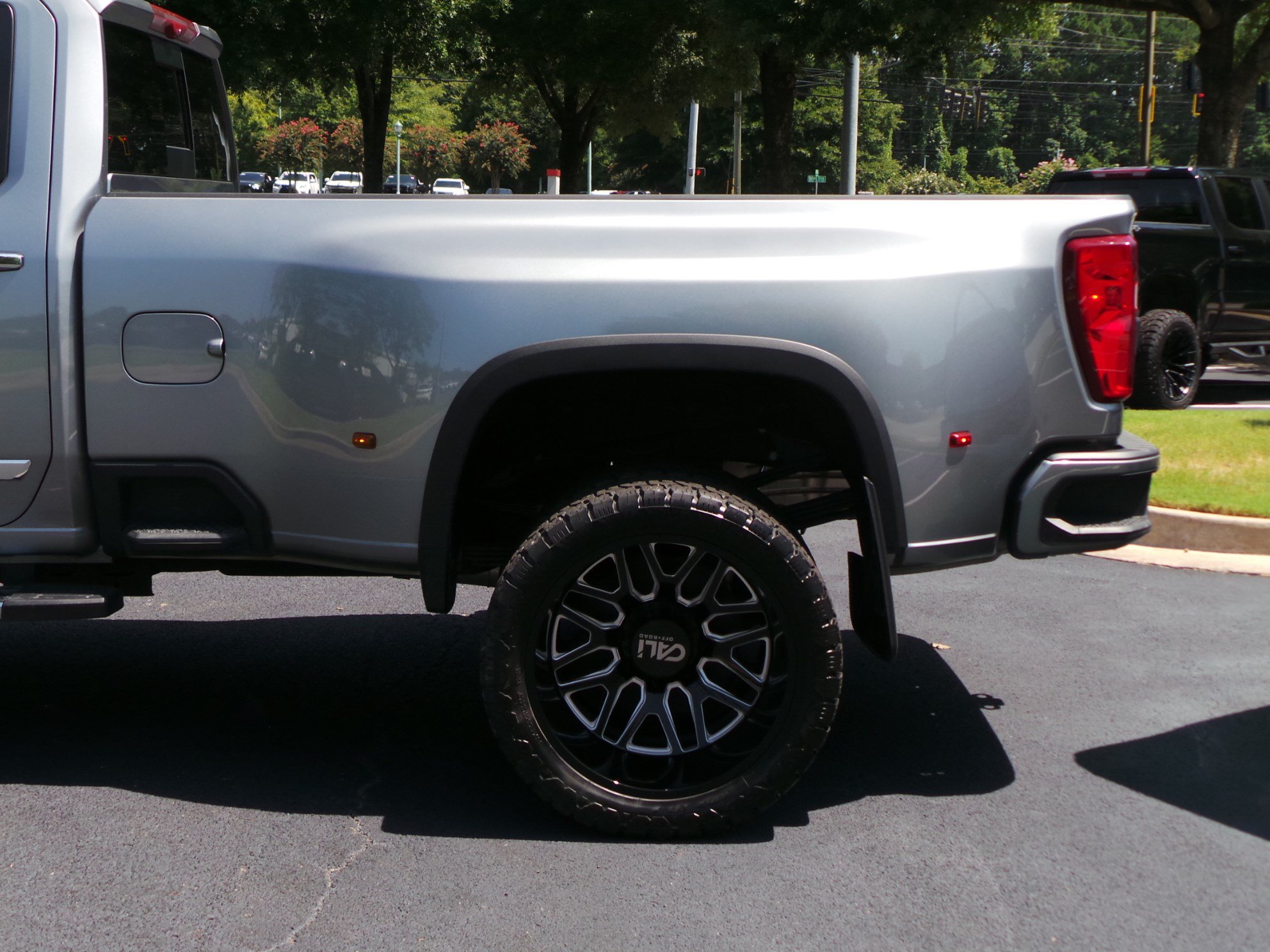 Used 2025 Chevrolet Silverado 3500 High Country w/ High Country Premium Package AWD/4WD image 26