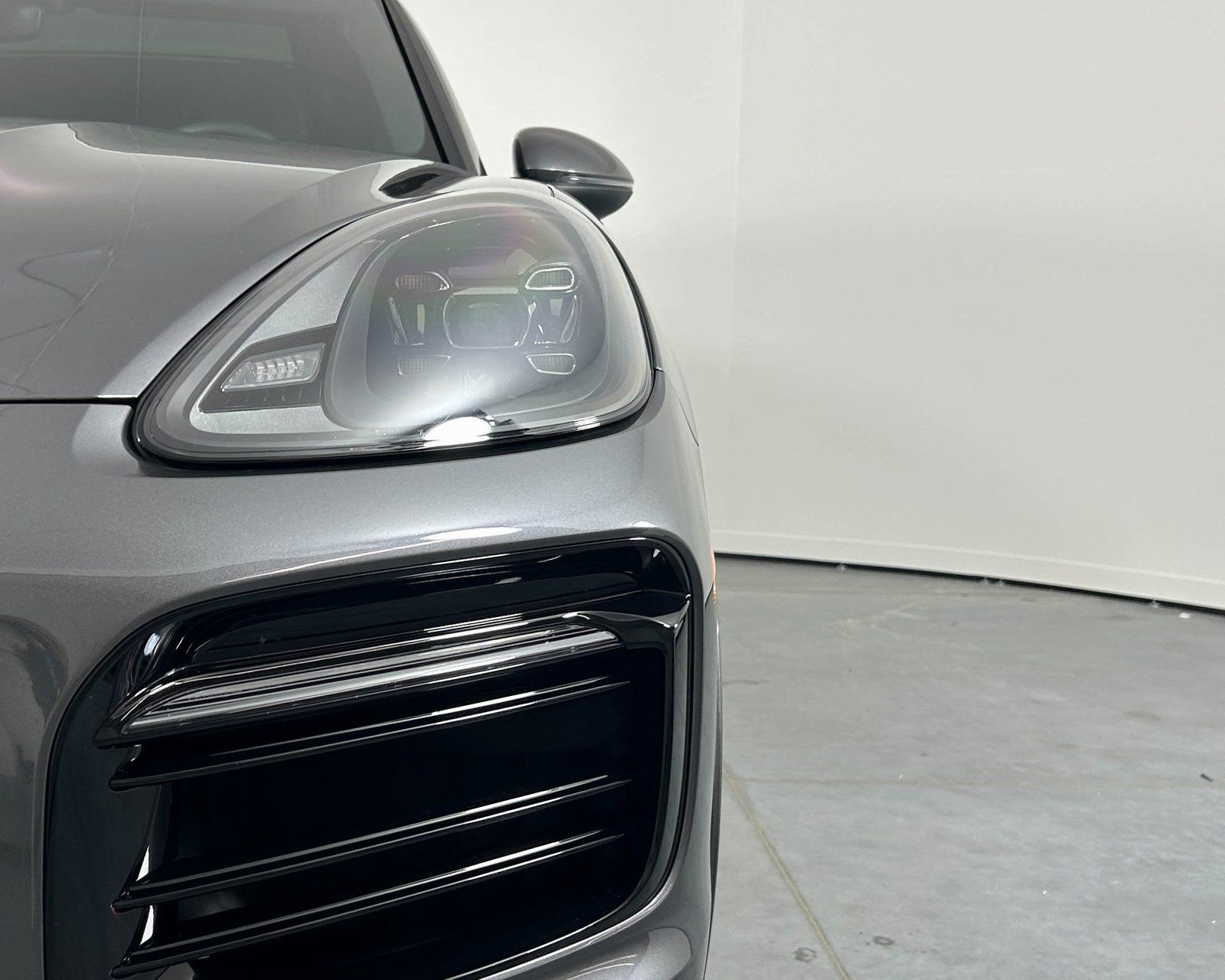 Used 2023 Porsche Cayenne Coupe image 11