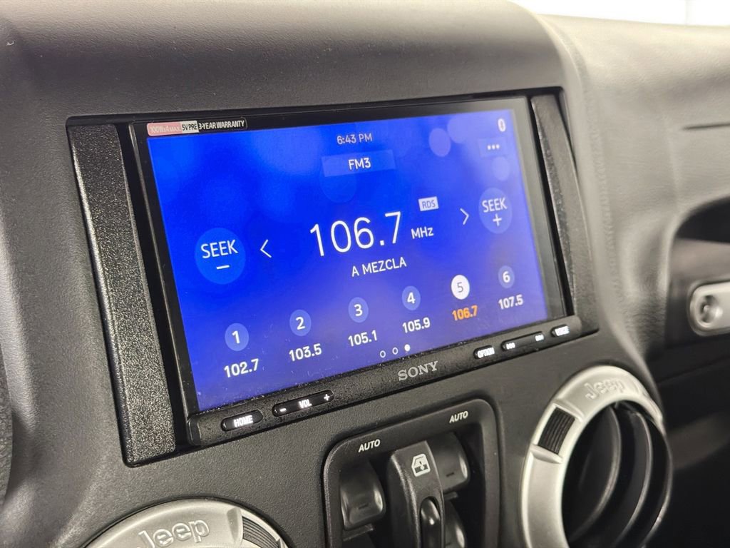 Used 2018 Jeep Wrangler Unlimited Sahara AWD/4WD image 12