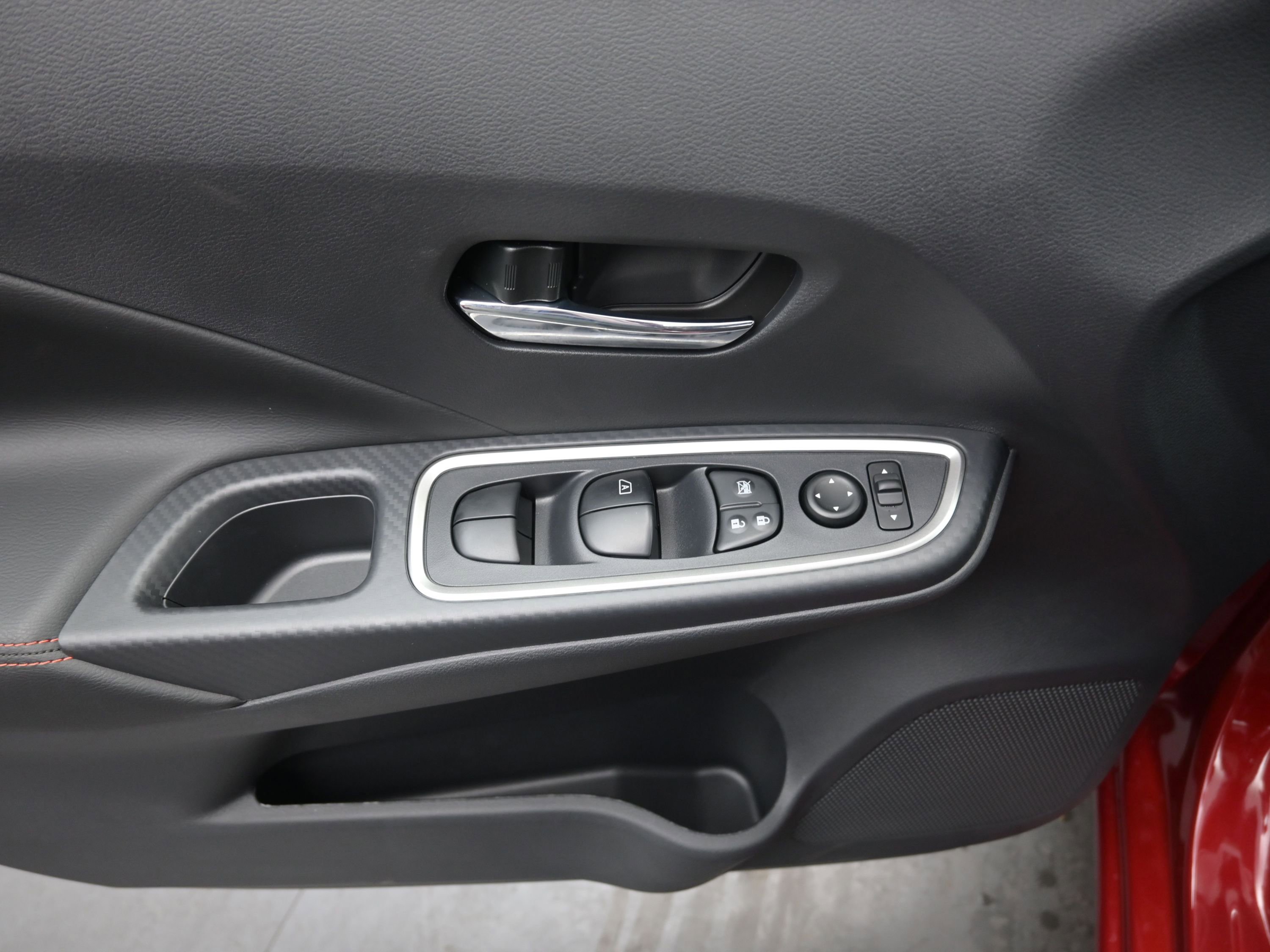 New 2025 Nissan Versa SR w/ Trunk Package image 11