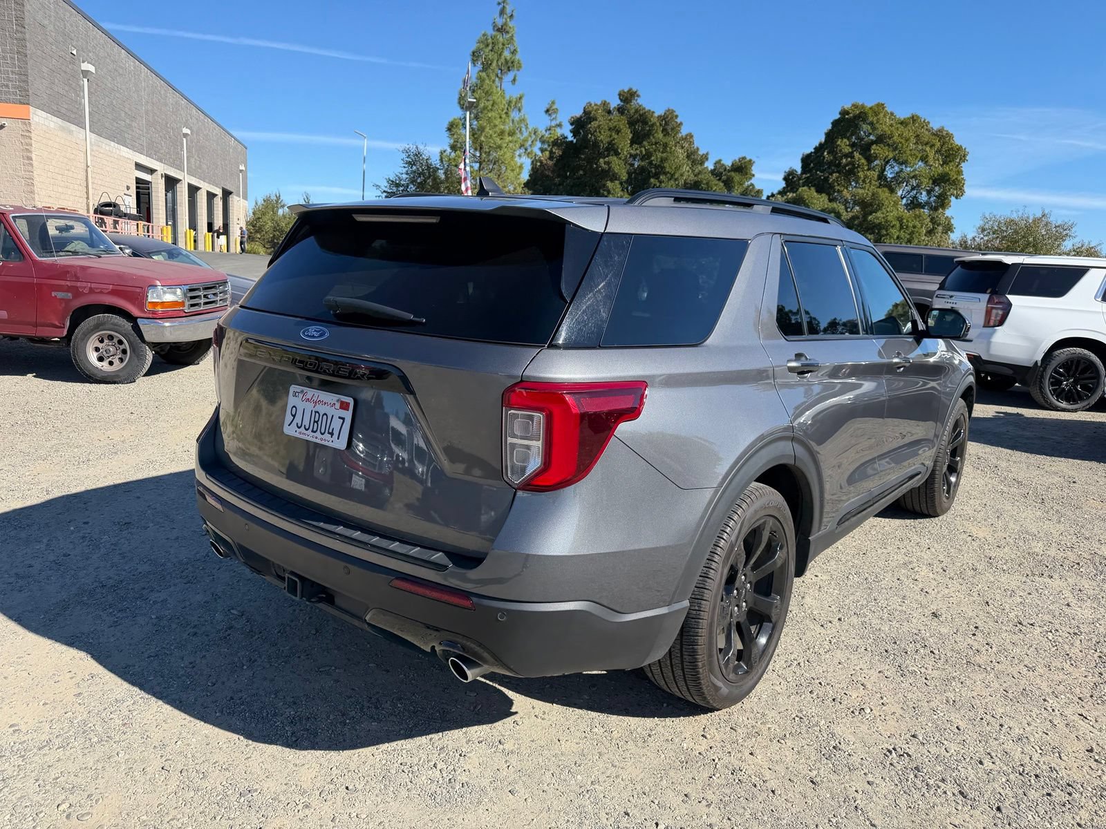 Used 2023 Ford Explorer ST-Line w/ Class IV Trailer Tow Package RWD image 4