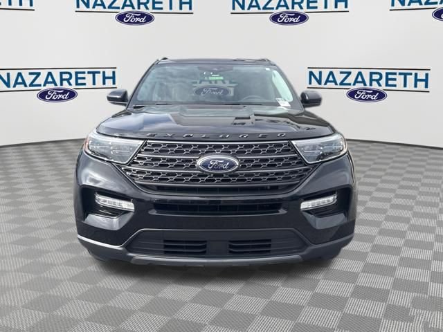 Used 2024 Ford Explorer XLT w/ Equipment Group 202A AWD/4WD image 2