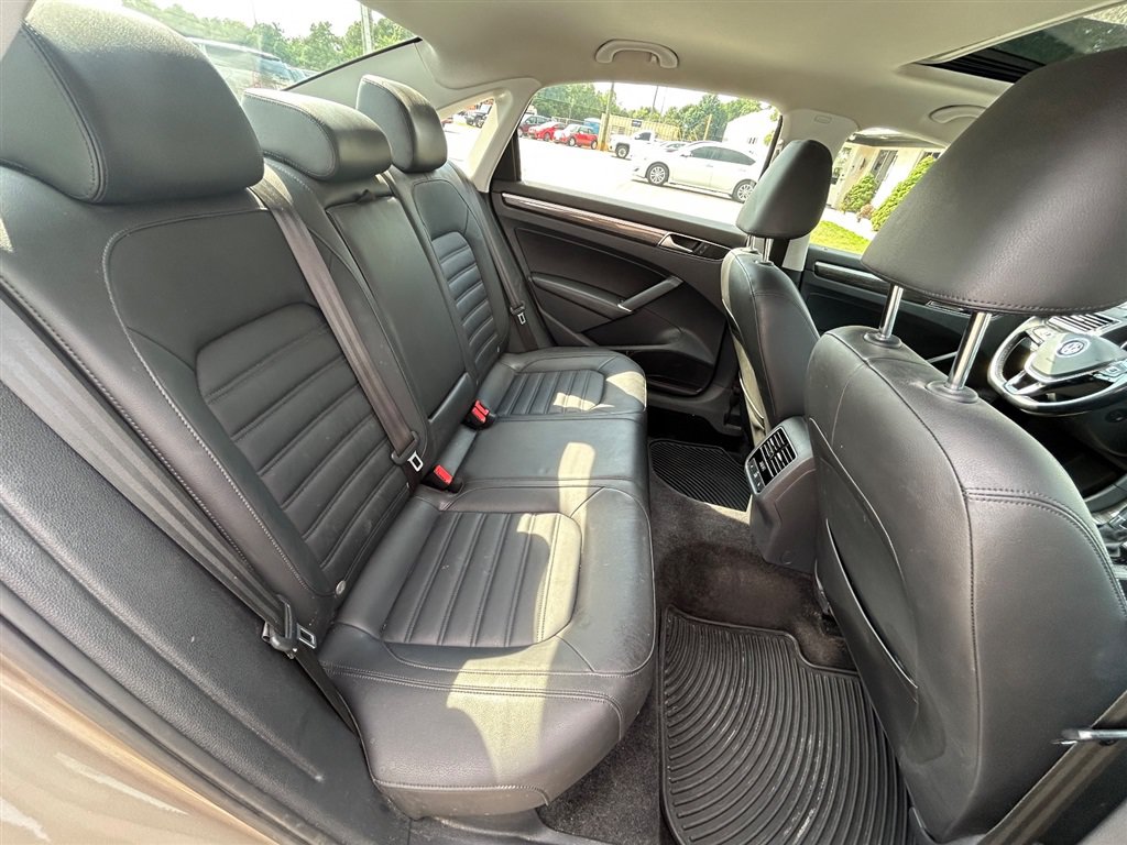 Used 2017 Volkswagen Passat 1.8T SEL Premium FWD image 34