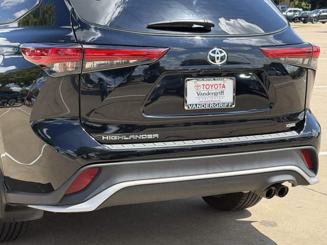 Used 2022 Toyota Highlander XSE FWD image 6