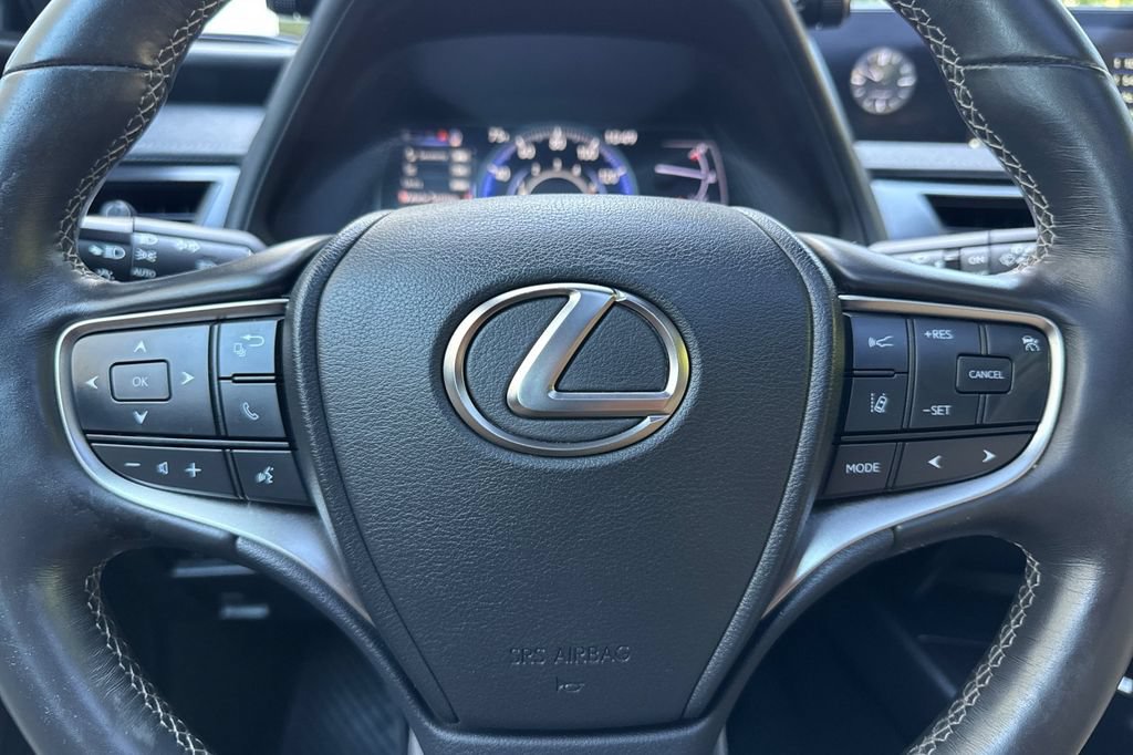 Used 2019 Lexus UX 200 w/ Premium Package FWD image 22