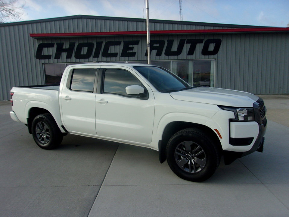 Used 2025 Nissan Frontier SV AWD/4WD image 2