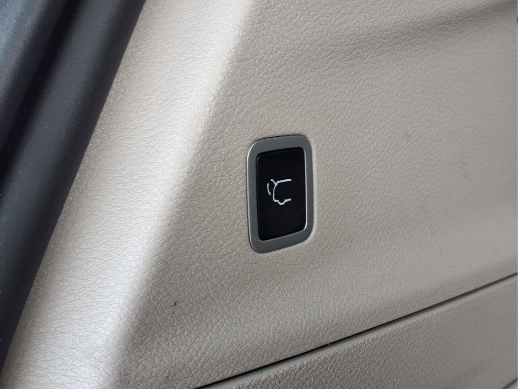 Used 2024 Chrysler Pacifica Limited FWD image 31