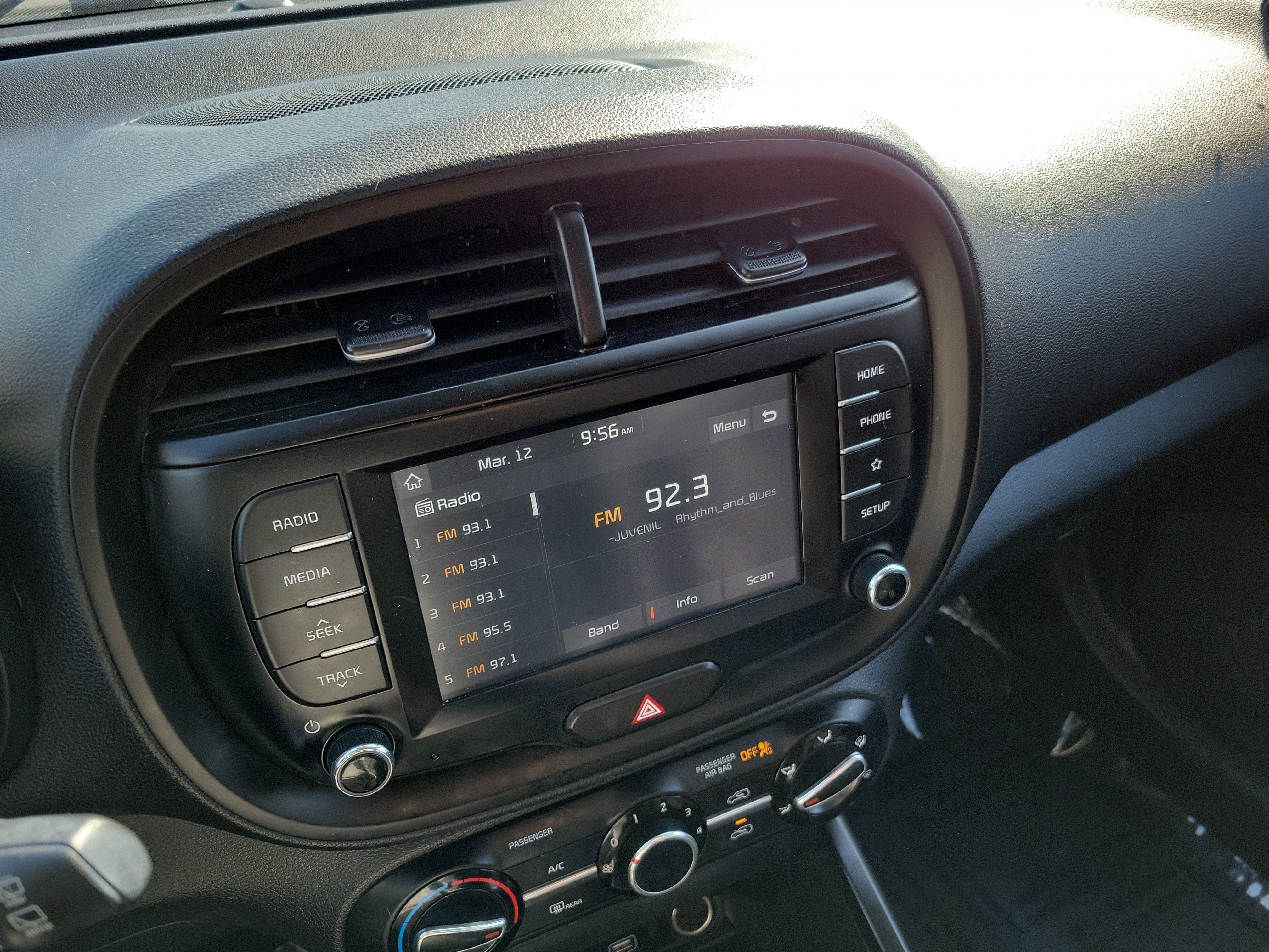 Used 2021 Kia Soul LX image 27