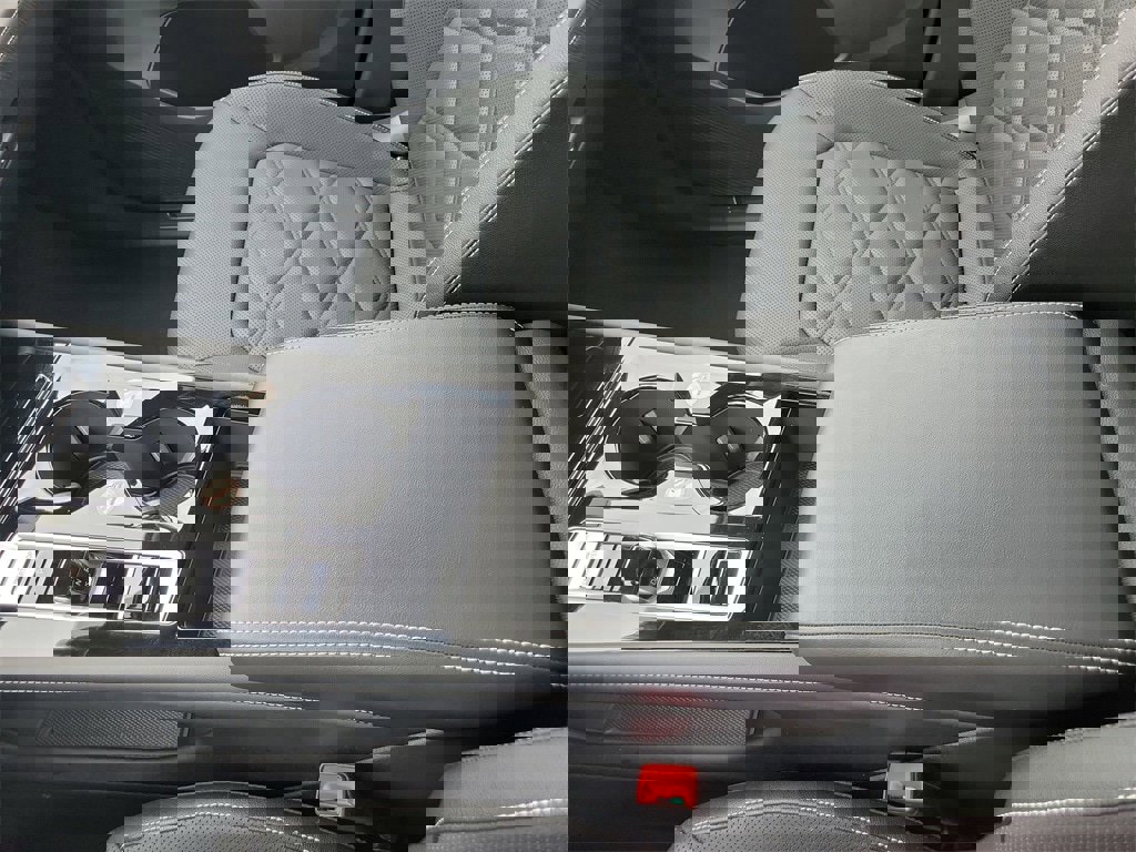 Used 2025 Volkswagen Atlas SE image 22