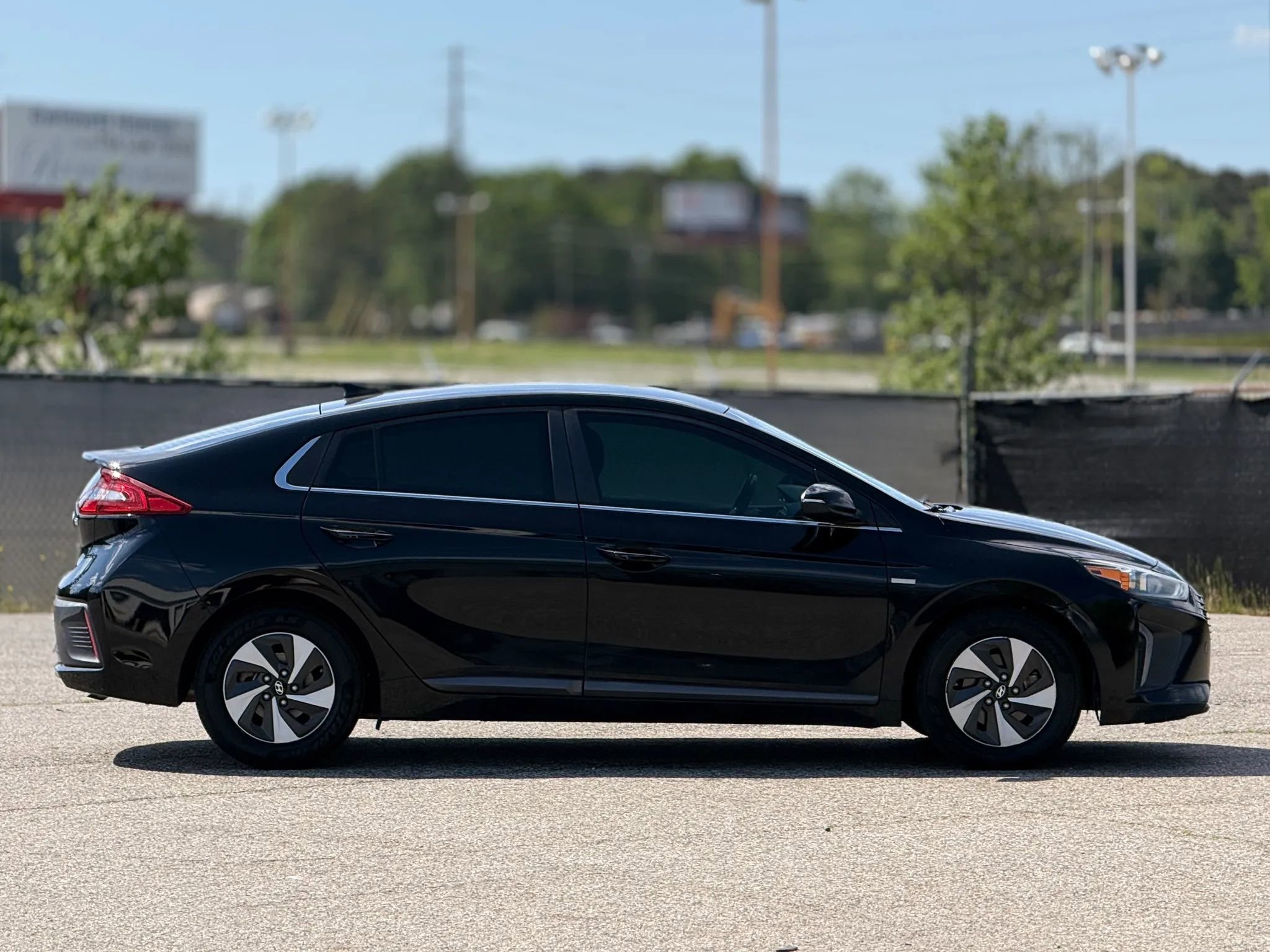 Used 2017 Hyundai Ioniq SEL image 7