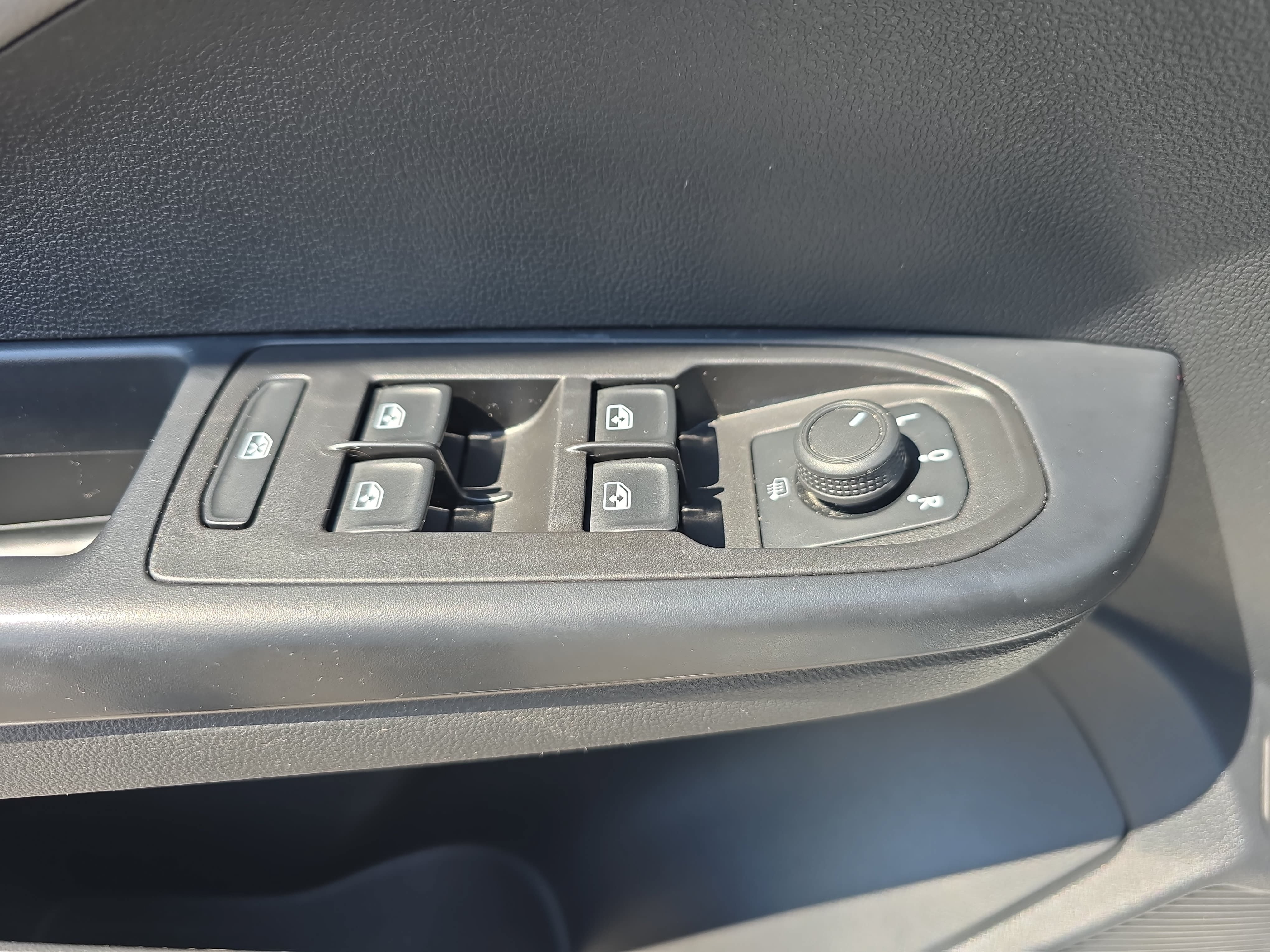Used 2024 Volkswagen Taos SE AWD/4WD image 26