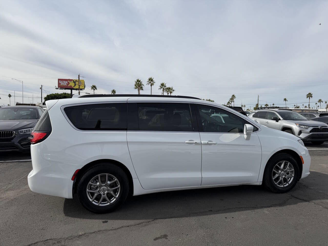 Used 2021 Chrysler Pacifica Touring image 11
