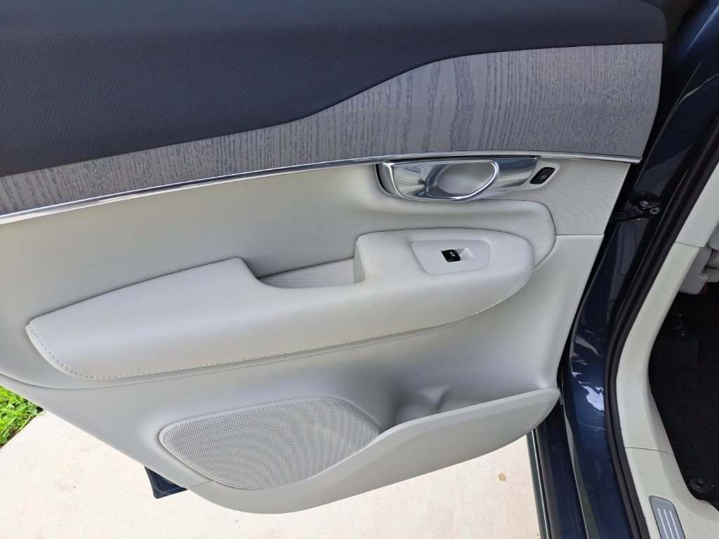 Used 2025 Volvo XC90 T8 Plus w/ Protection Package Premier image 11
