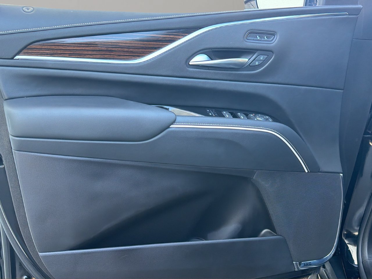 Used 2023 Cadillac Escalade Luxury RWD image 9