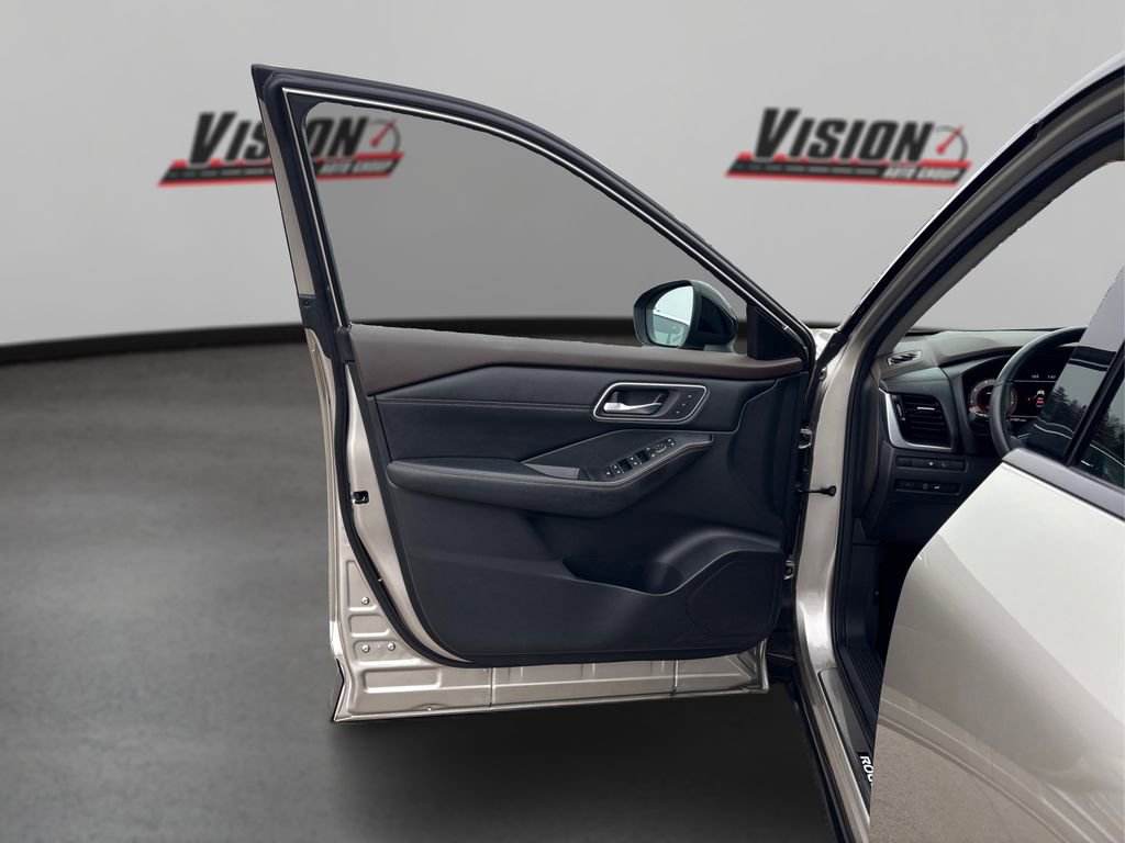 Used 2023 Nissan Rogue Platinum w/ Platinum Premium Package image 25