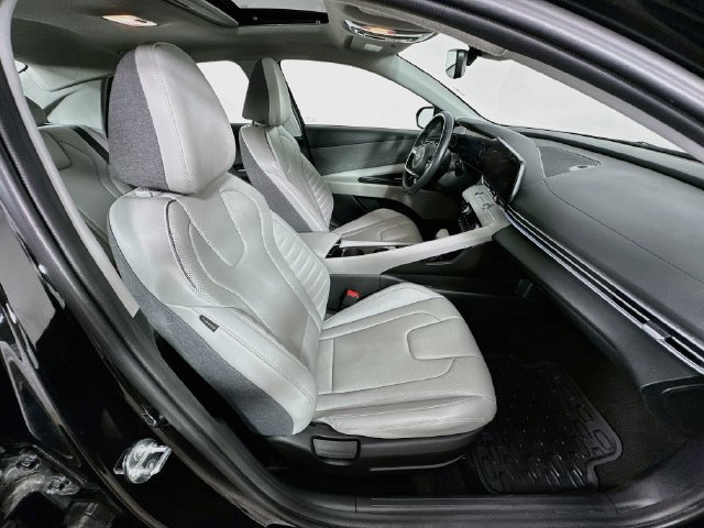 Used 2024 Hyundai Elantra Limited FWD image 31