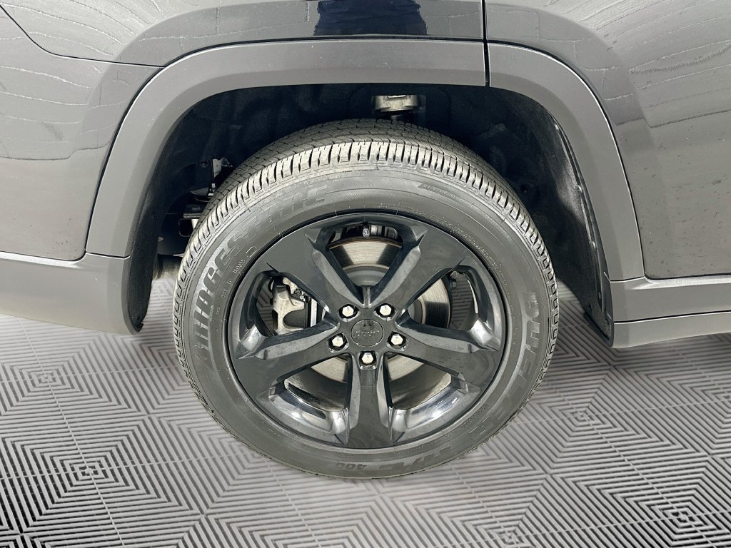 Used 2025 Jeep Grand Cherokee L Altitude AWD/4WD image 16