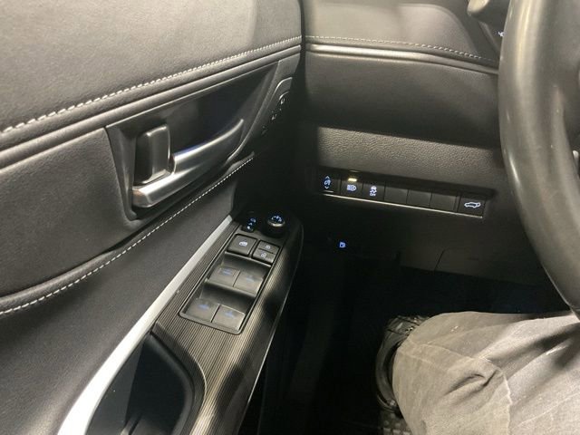 Used 2022 Toyota Venza XLE image 17