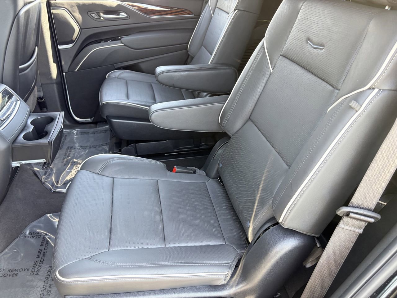 Certified 2024 Cadillac Escalade Premium Luxury image 18