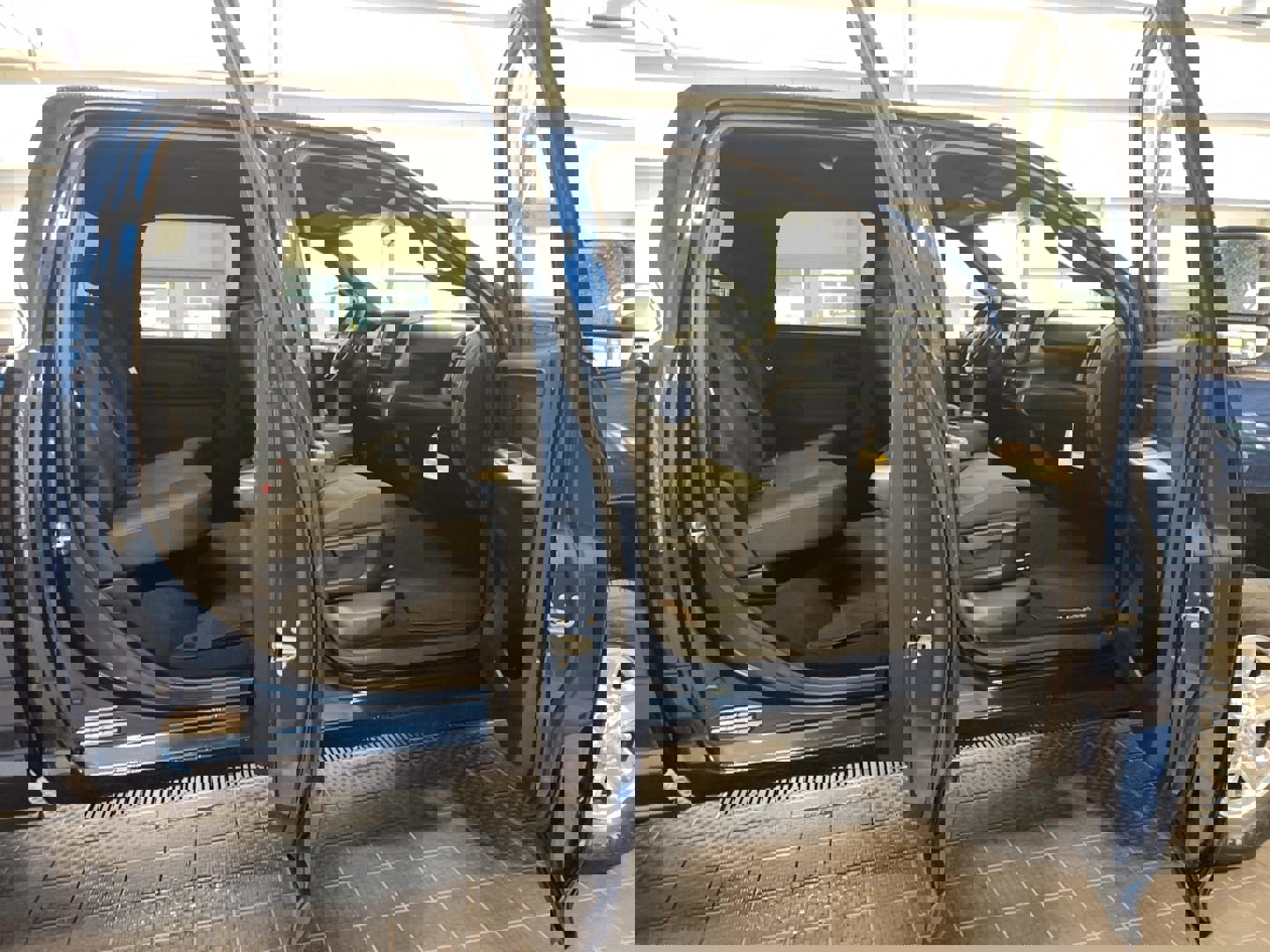 Used 2024 RAM 2500 Tradesman w/ Chrome Appearance Group image 11