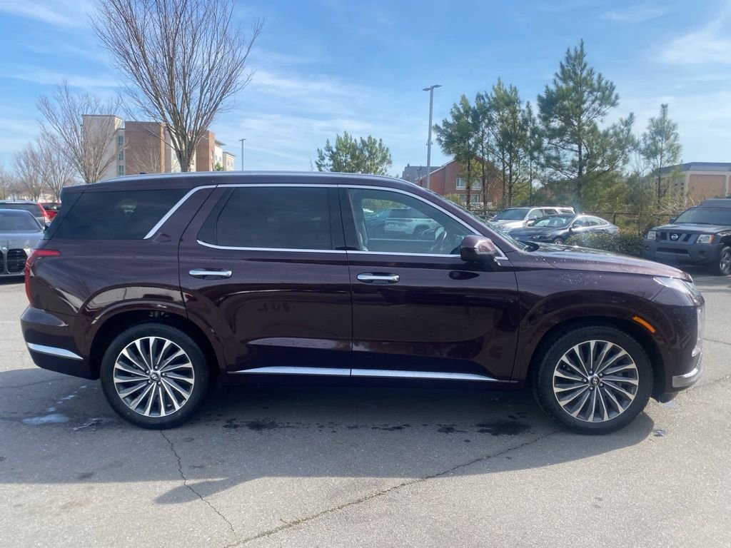 Used 2024 Hyundai Palisade Calligraphy image 2