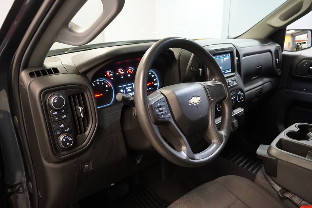 Used 2020 Chevrolet Silverado 1500 Custom w/ Custom Value Package AWD/4WD image 6