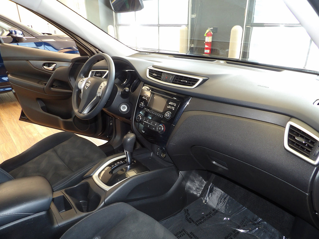 Used 2016 Nissan Rogue S FWD image 13