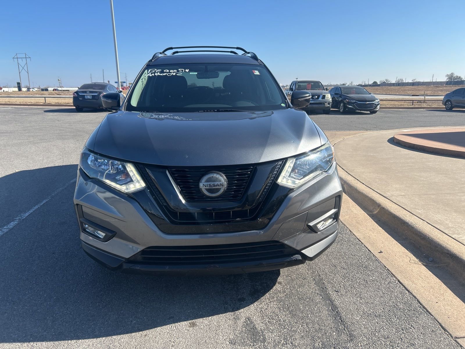 Used 2018 Nissan Rogue SV w/ Premium Package image 2