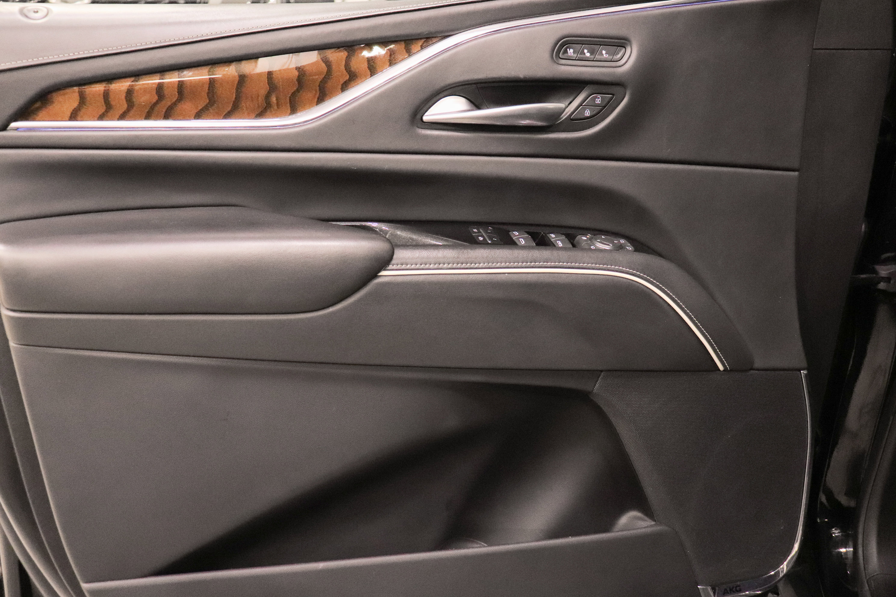 Used 2023 Cadillac Escalade ESV Sport Platinum w/ LPO, ONYX Package image 10