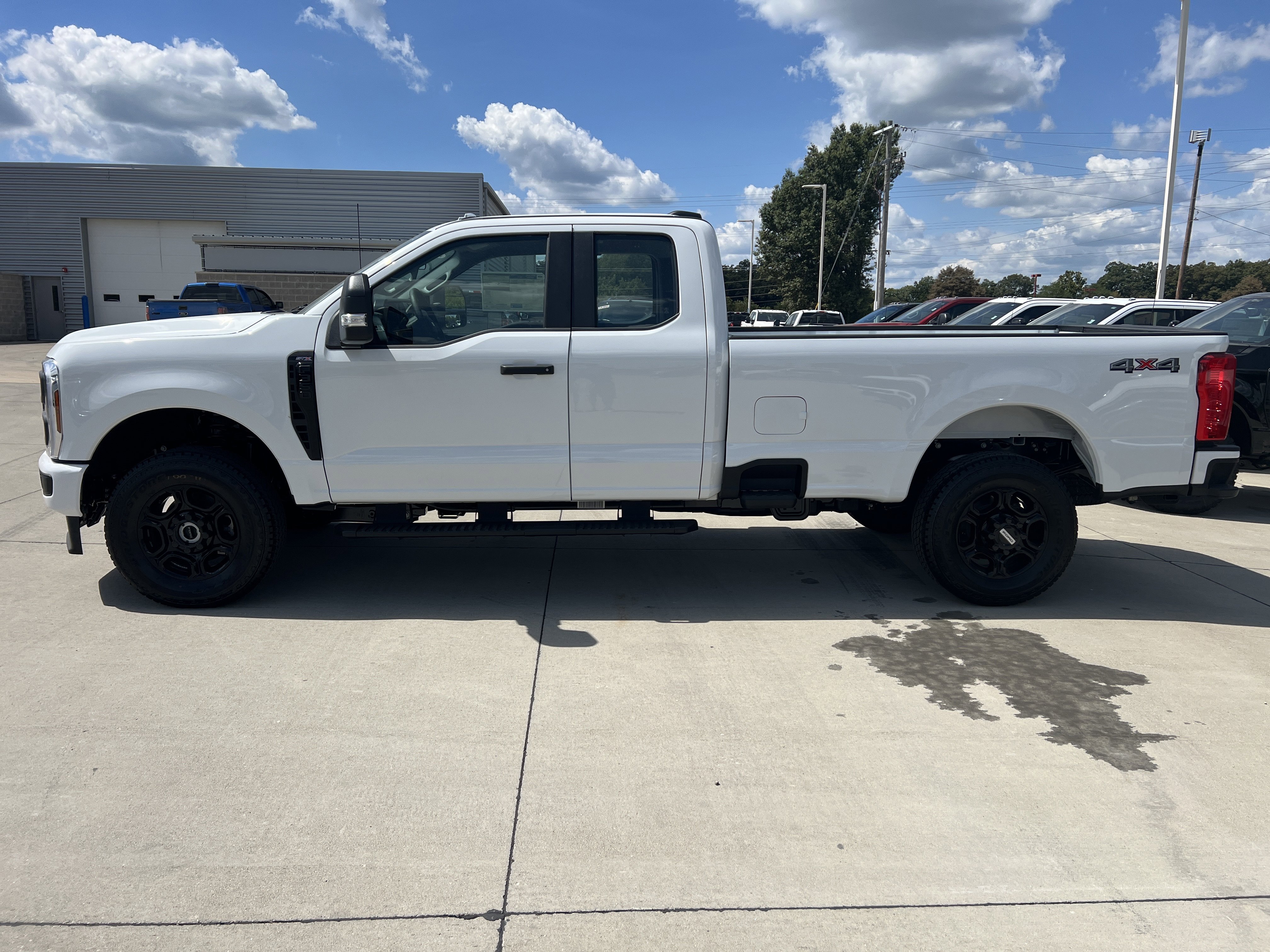 New 2026 Ford F350 4x4 SuperCab Super Duty image 4