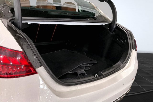 Used 2025 Mercedes-Benz C 300 4MATIC Sedan image 5