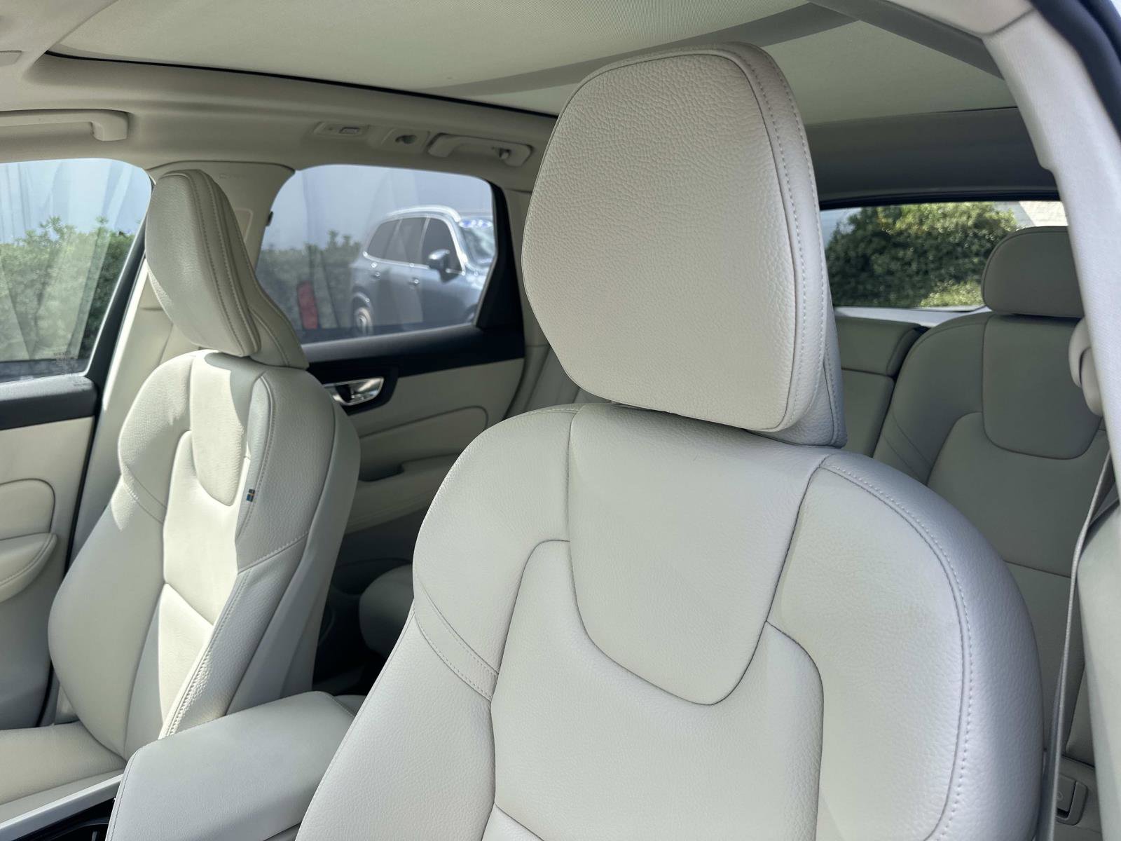 Certified 2025 Volvo XC60 T8 Plus w/ Protection Package Premier image 19