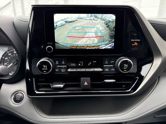Used 2024 Toyota Highlander LE image 32