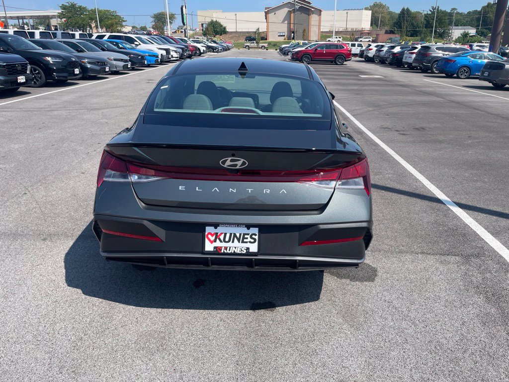 Used 2026 Hyundai Elantra Sport FWD image 5
