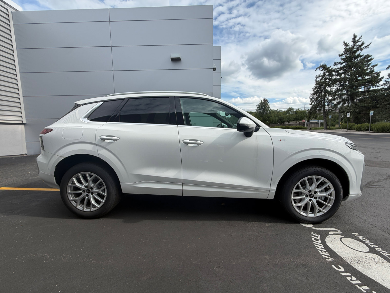 New 2026 Audi Q3 quattro 2.0T AWD/4WD image 9
