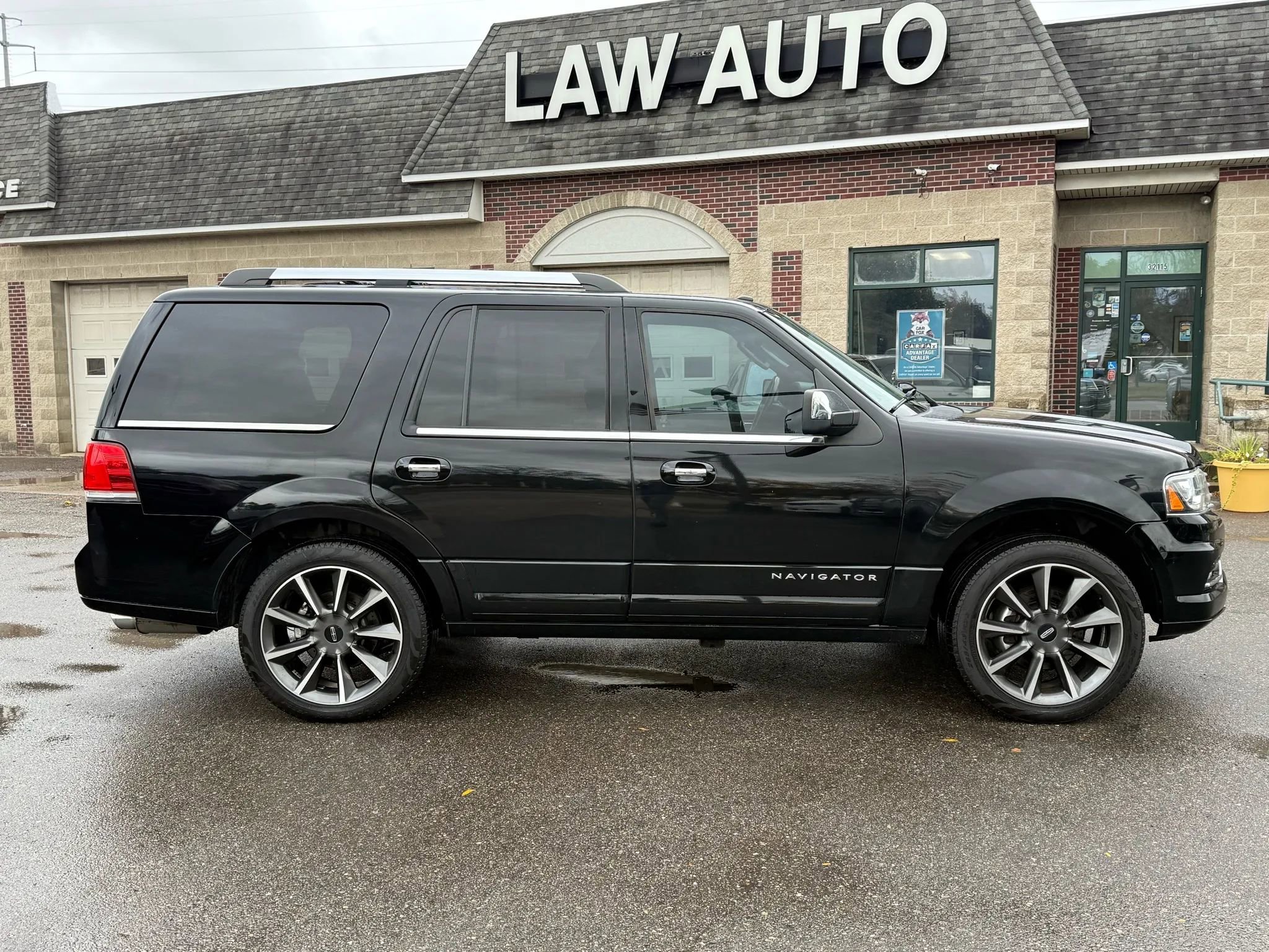 Used 2016 Lincoln Navigator Reserve image 4