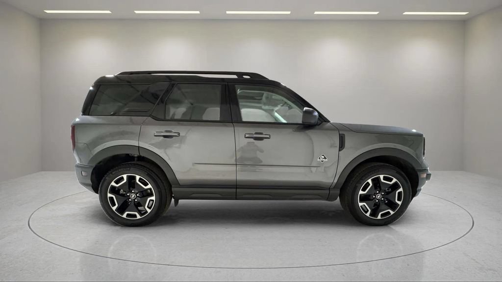 Used 2023 Ford Bronco Sport Outer Banks w/ Tech Package AWD/4WD image 2