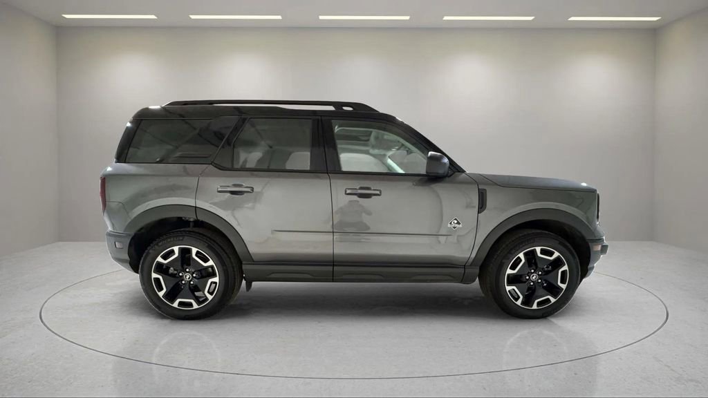 Used 2023 Ford Bronco Sport Outer Banks w/ Tech Package AWD/4WD image 2