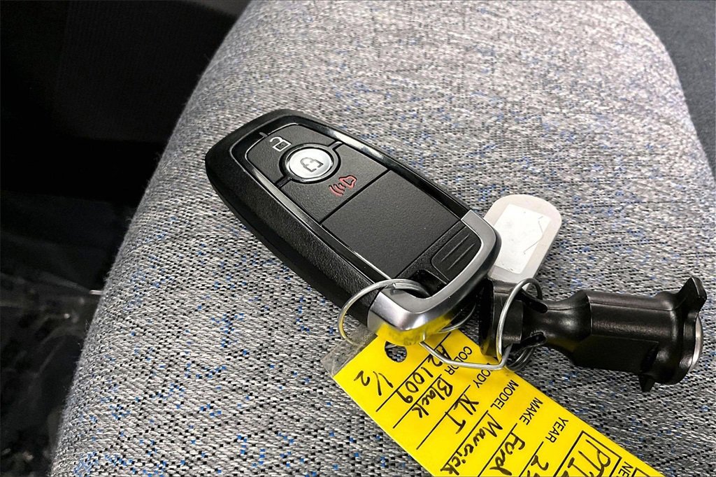 Used 2025 Ford Maverick XLT w/ Equipment Group 302A image 11