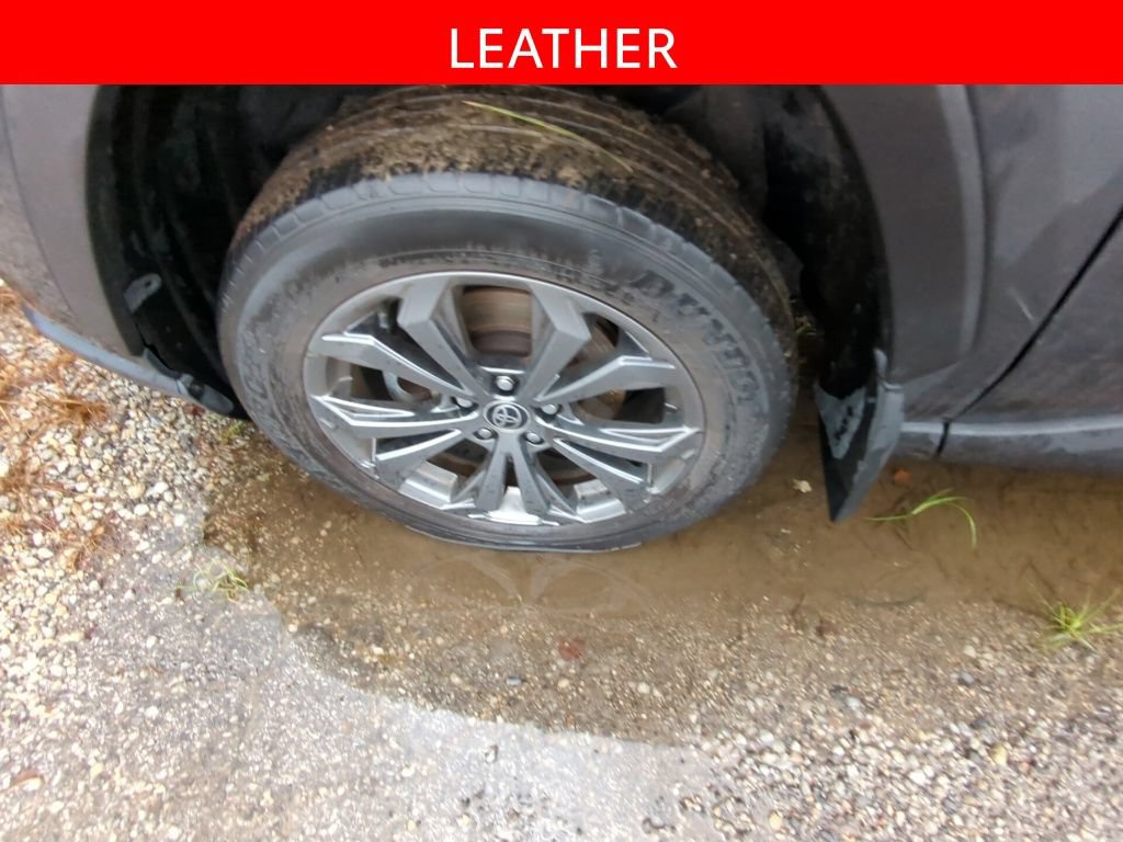 Used 2023 Toyota RAV4 XLE Premium AWD/4WD image 5