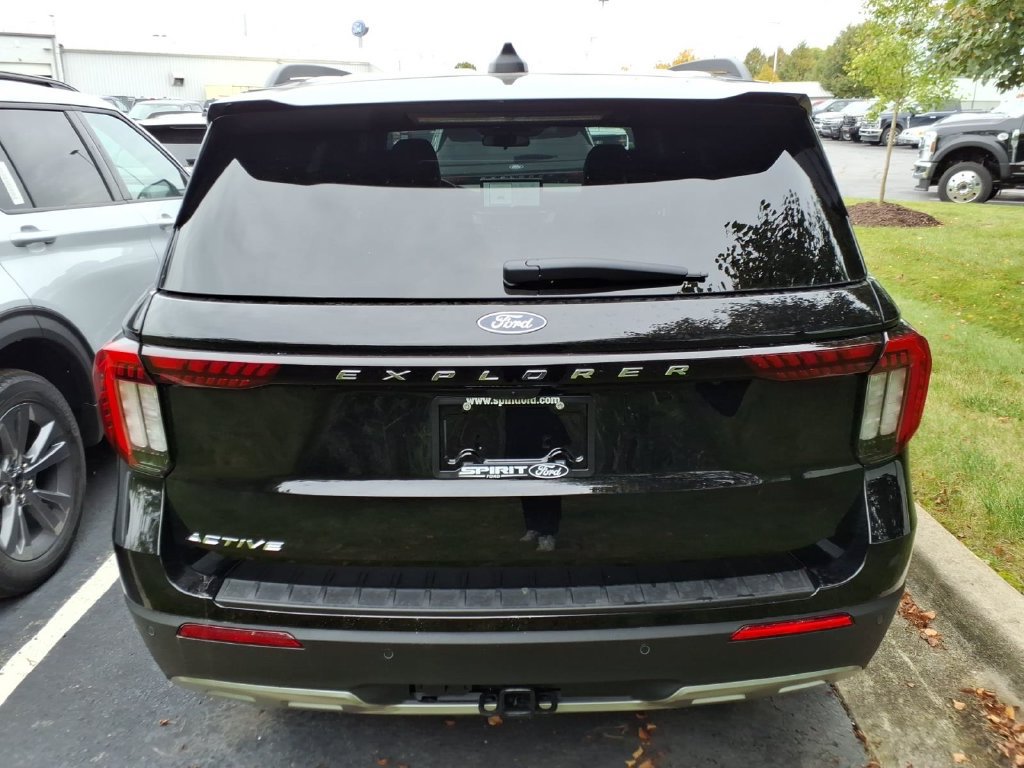 Used 2027 Ford Explorer Active w/ Active Comfort Package AWD/4WD image 4
