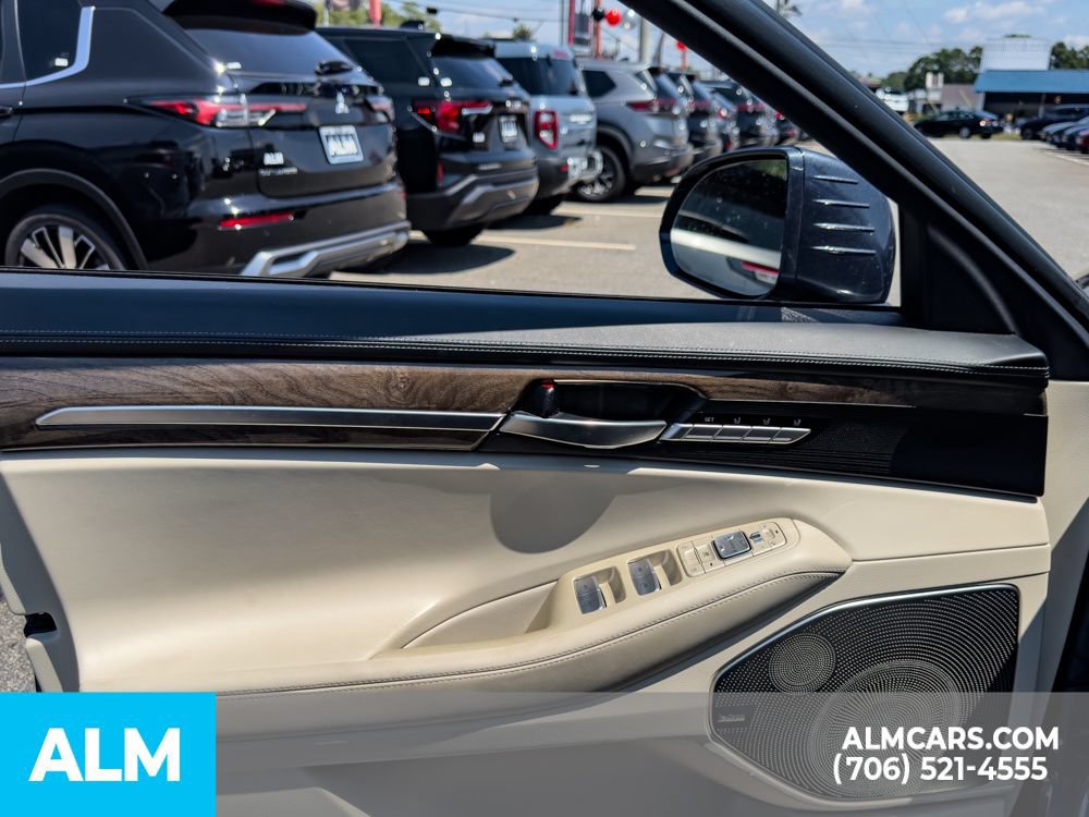 Used 2017 Genesis G90 3.3T Premium RWD image 9