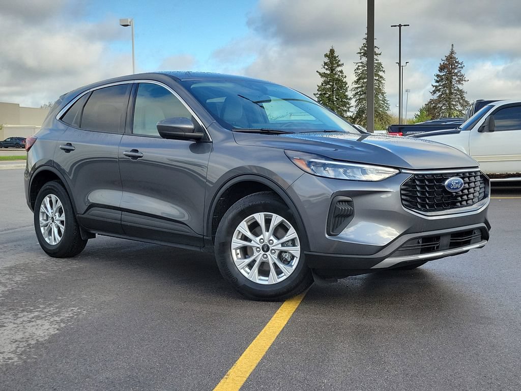 Used 2023 Ford Escape Active w/ Tech Pack #2 AWD/4WD image 32