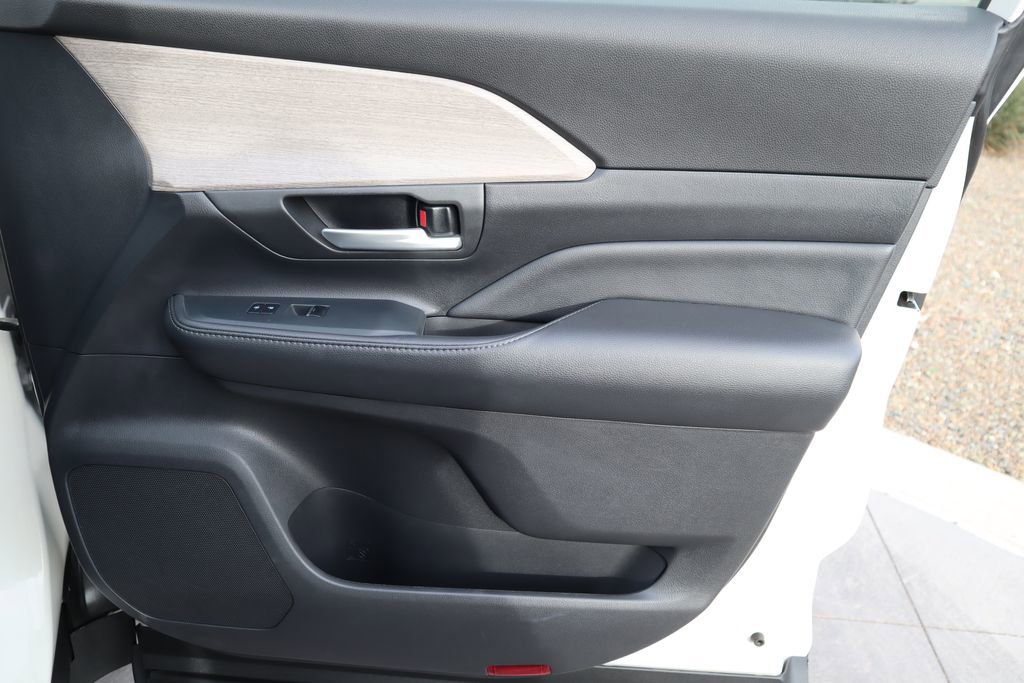 Used 2024 Toyota Grand Highlander Limited image 25