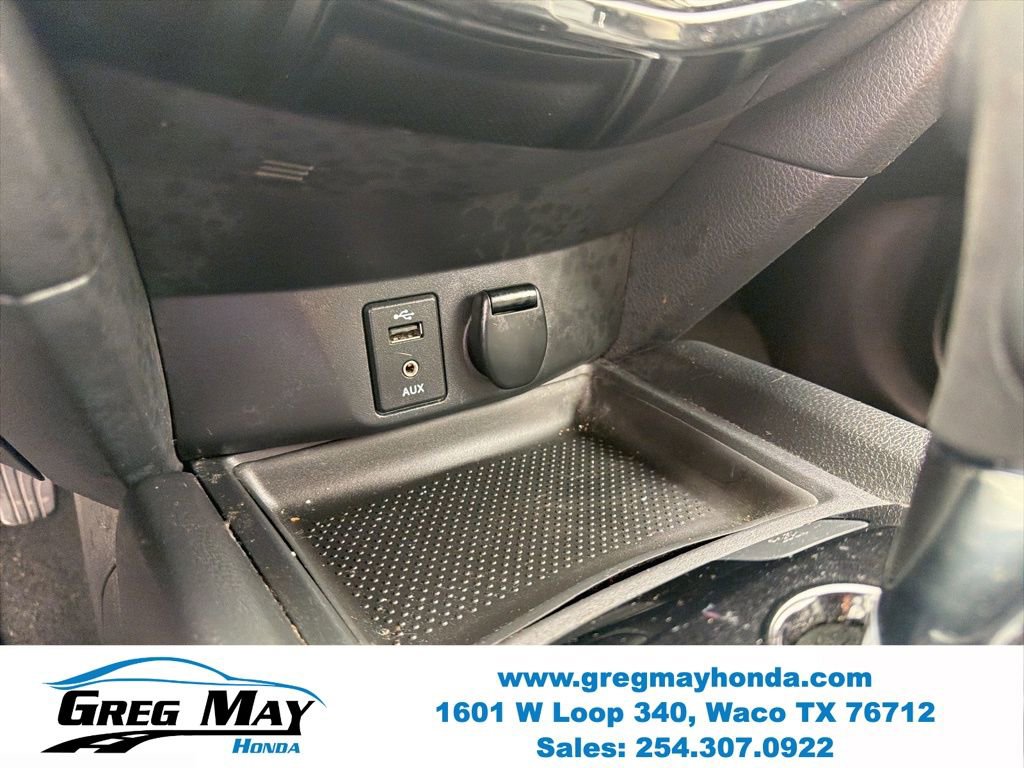 Used 2015 Nissan Rogue SV w/ SV Premium Package image 16