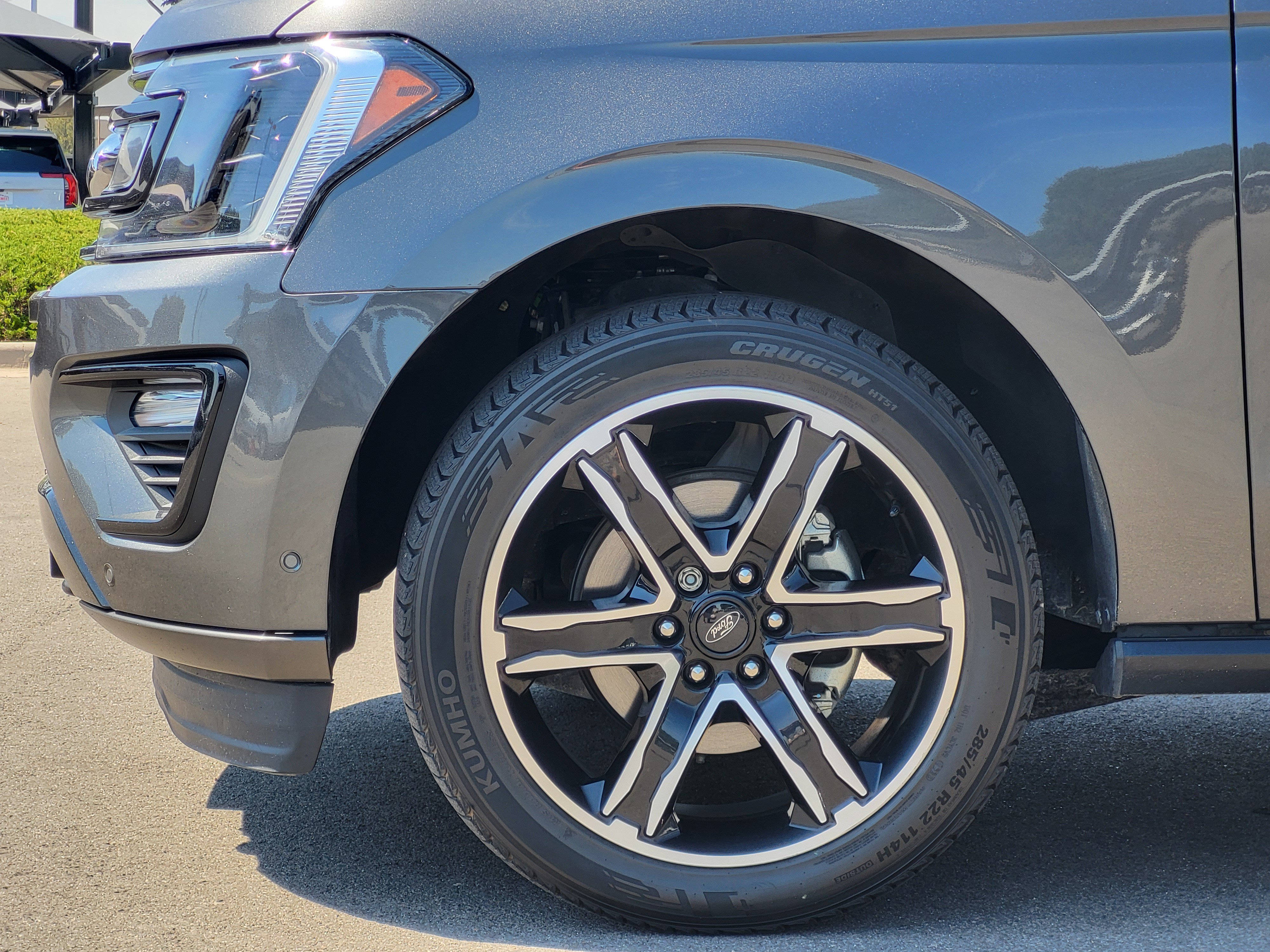 Used 2020 Ford Expedition Limited w/ Equipment Group 303A AWD/4WD image 9