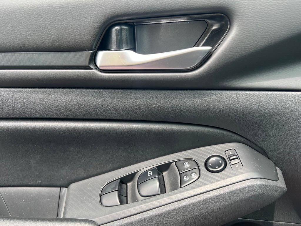 Used 2025 Nissan Altima 2.5 SV FWD image 14